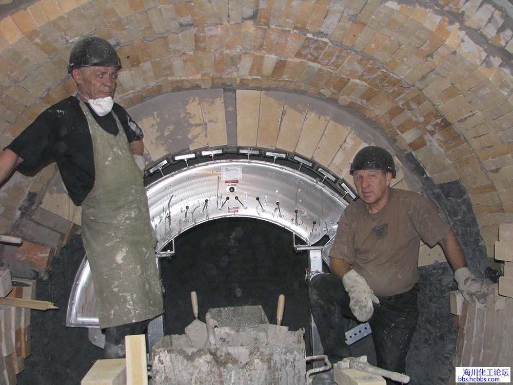 科技前沿 - 焚硫炉之整体喷射浇筑内衬(炉窑施工进入机械化新时代)